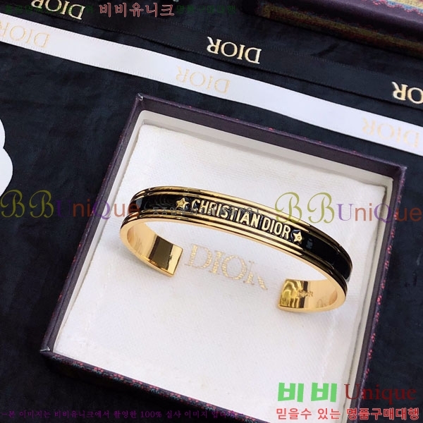 ��� ���� D833104-1