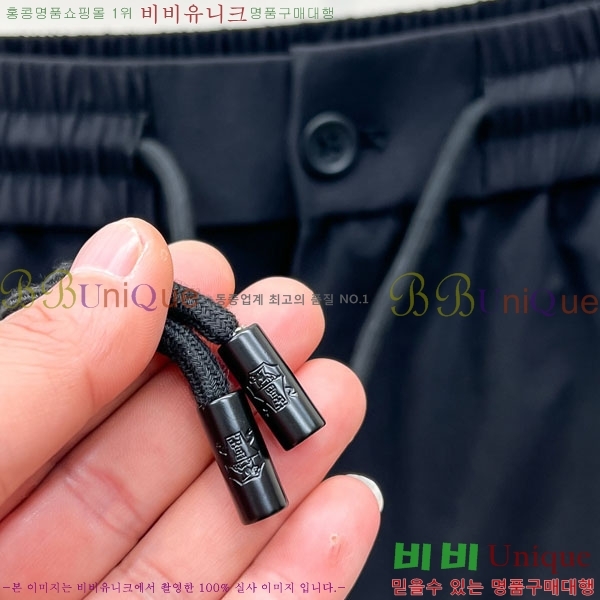 ���� ���ڷ� ��ġ�ڸ� �ݹ��� BC75669-2